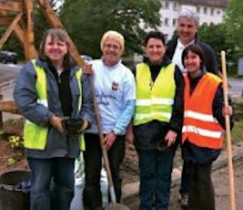 Groupe de personne effectuant des travaux